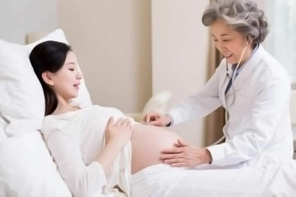 Tylko kobiety, które zostały w pełni zmonitorowane i uznane za zdrowe, mogą oddać swoją pepowinę i krew pępowinową.